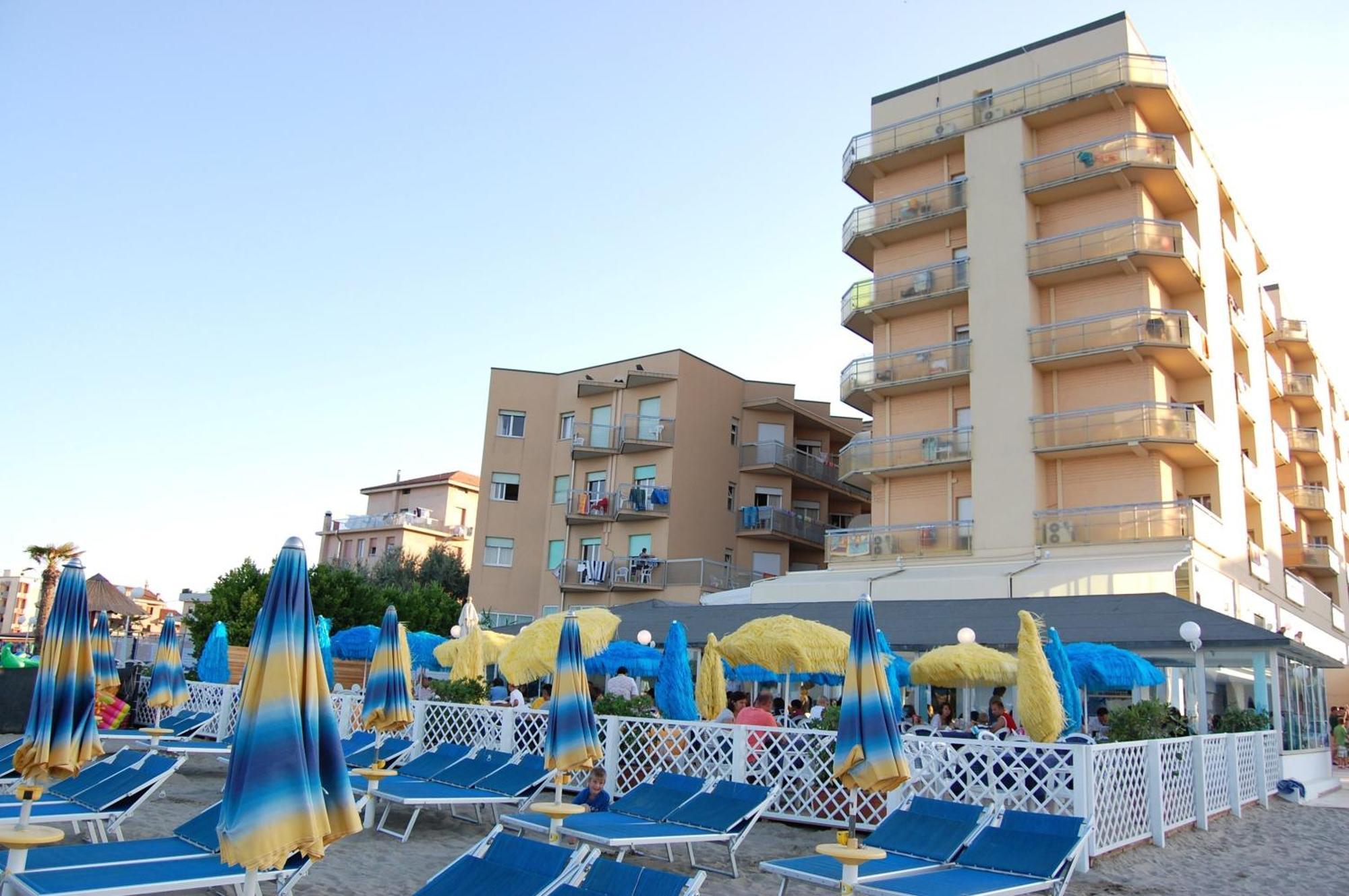 Bikini Tropicana Family Hotel Lido Di Savio Zewnętrze zdjęcie