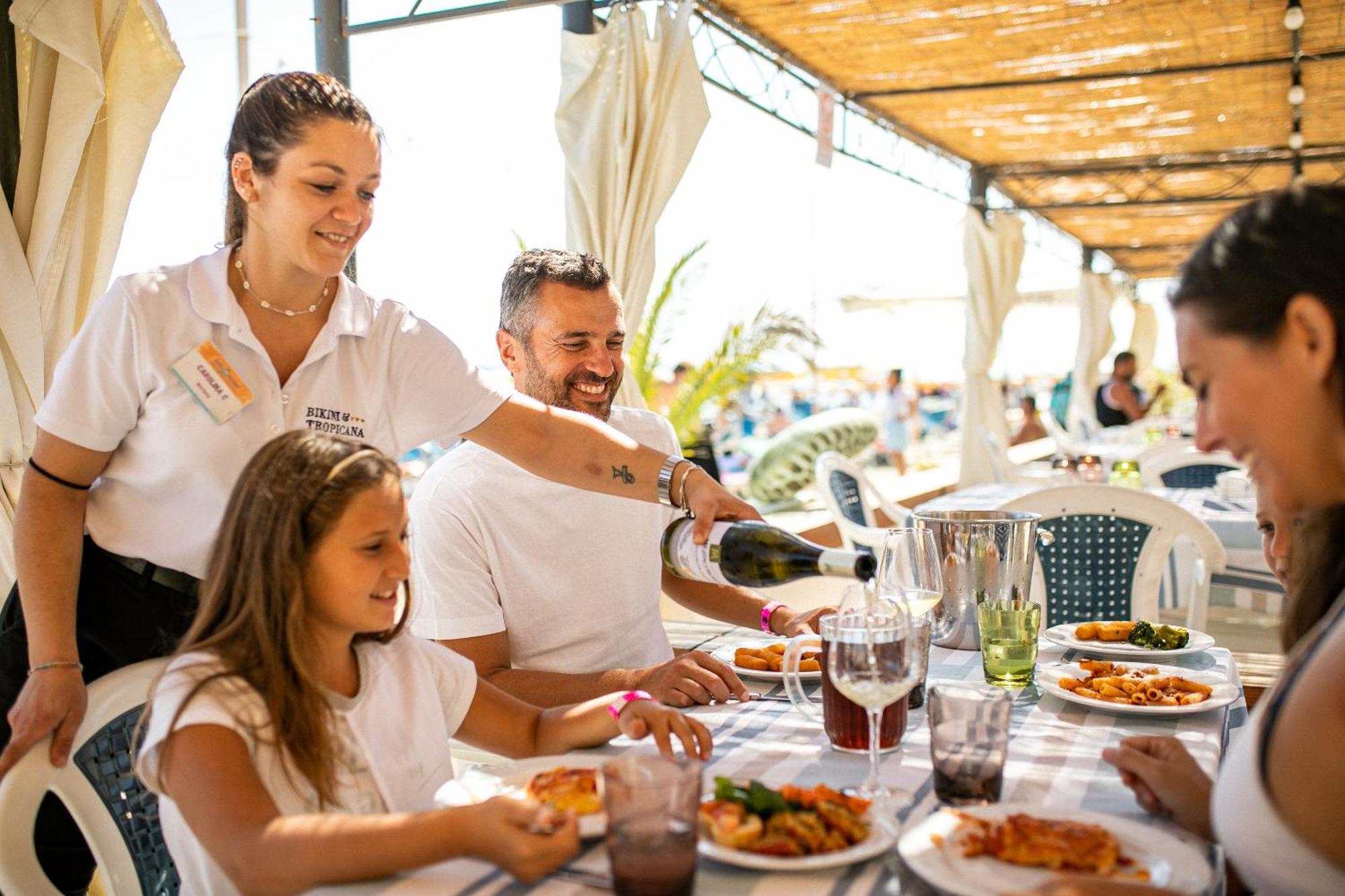 Bikini Tropicana Family Hotel Lido Di Savio Zewnętrze zdjęcie