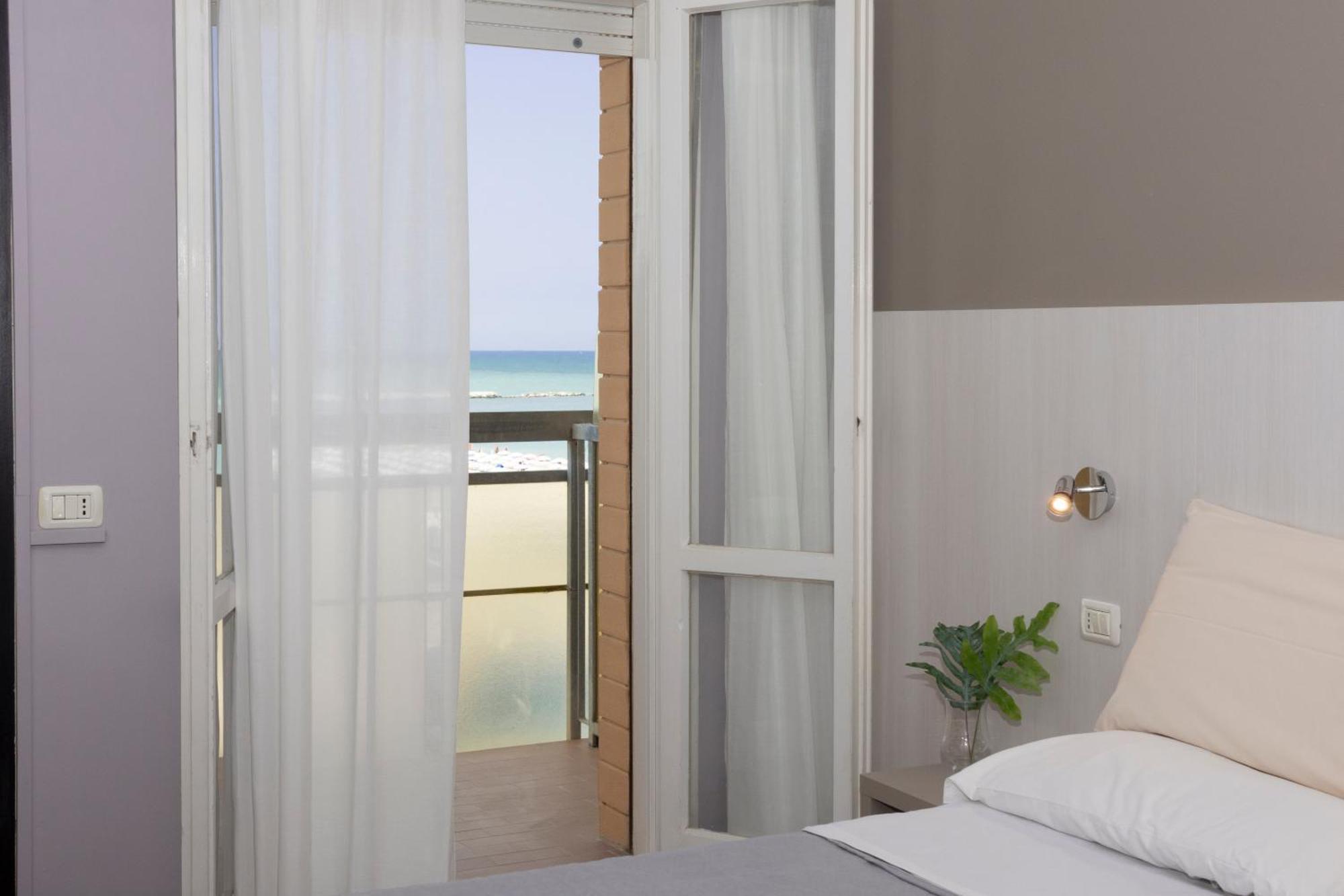 Bikini Tropicana Family Hotel Lido Di Savio Zewnętrze zdjęcie