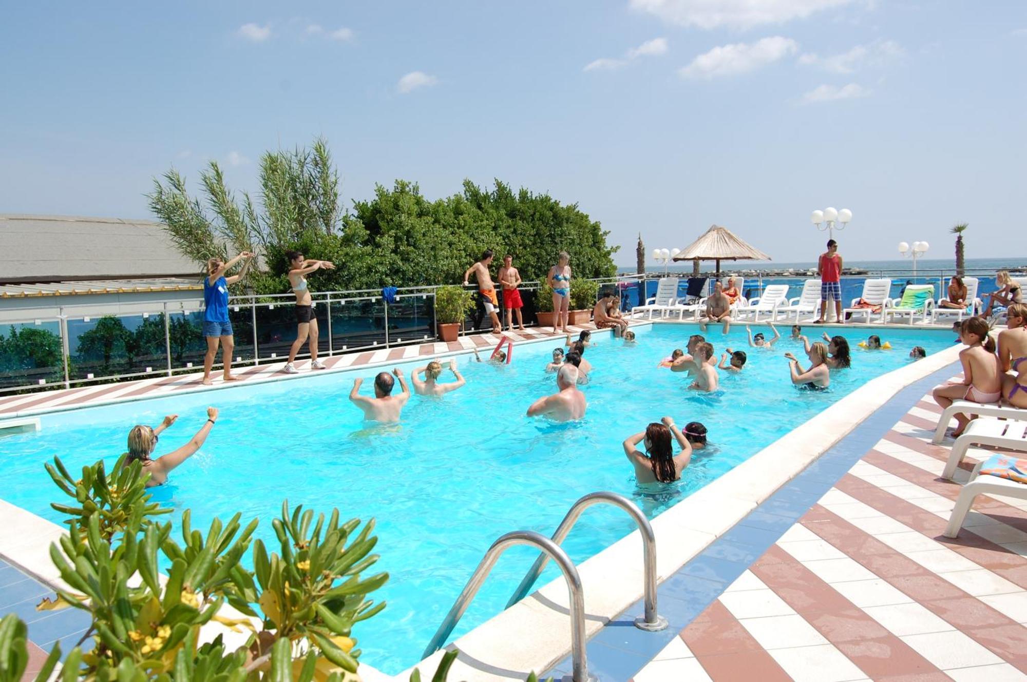 Bikini Tropicana Family Hotel Lido Di Savio Zewnętrze zdjęcie