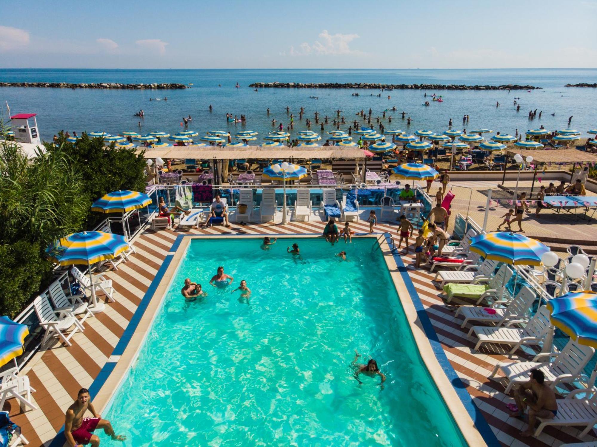Bikini Tropicana Family Hotel Lido Di Savio Zewnętrze zdjęcie