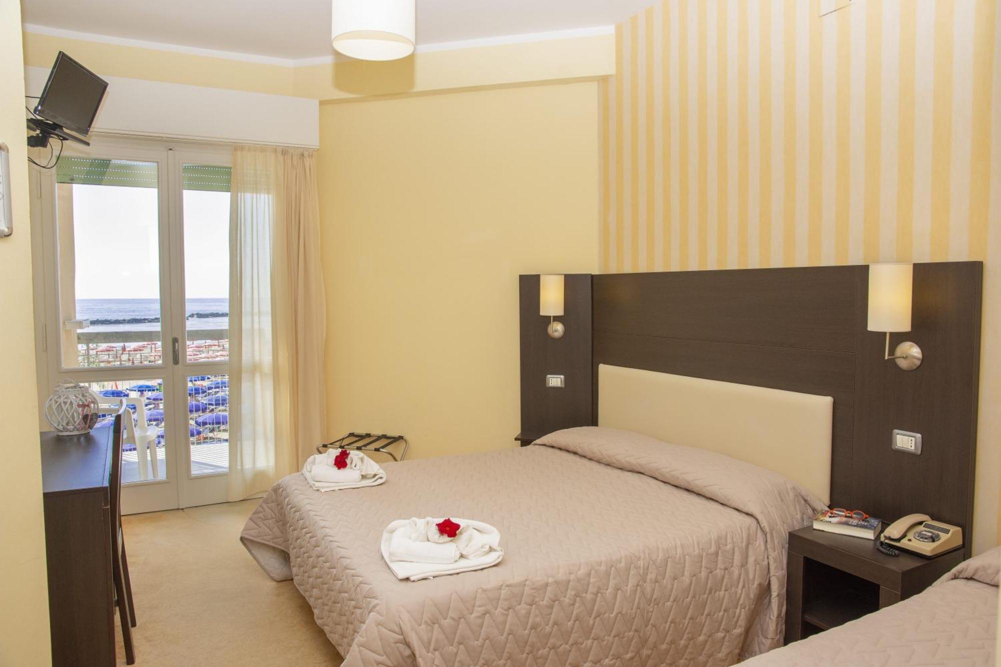 Bikini Tropicana Family Hotel Lido Di Savio Zewnętrze zdjęcie